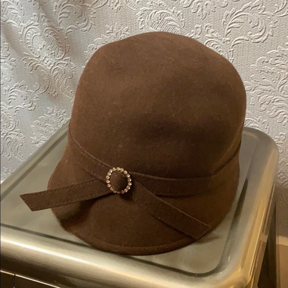 - Delux brown wool felt cloche hat